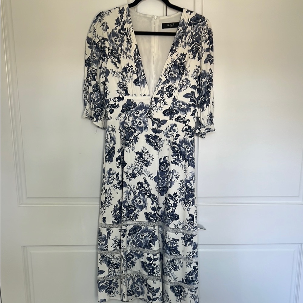 OPT “Parker” Floral Blue & White Dress, Size M